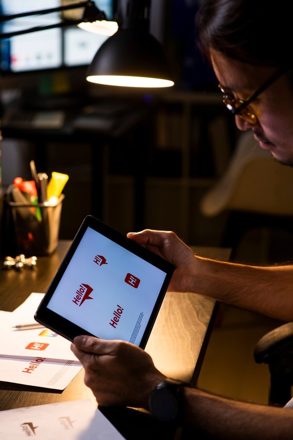 Création de logo à Lyon : symbole visible de votre entreprise